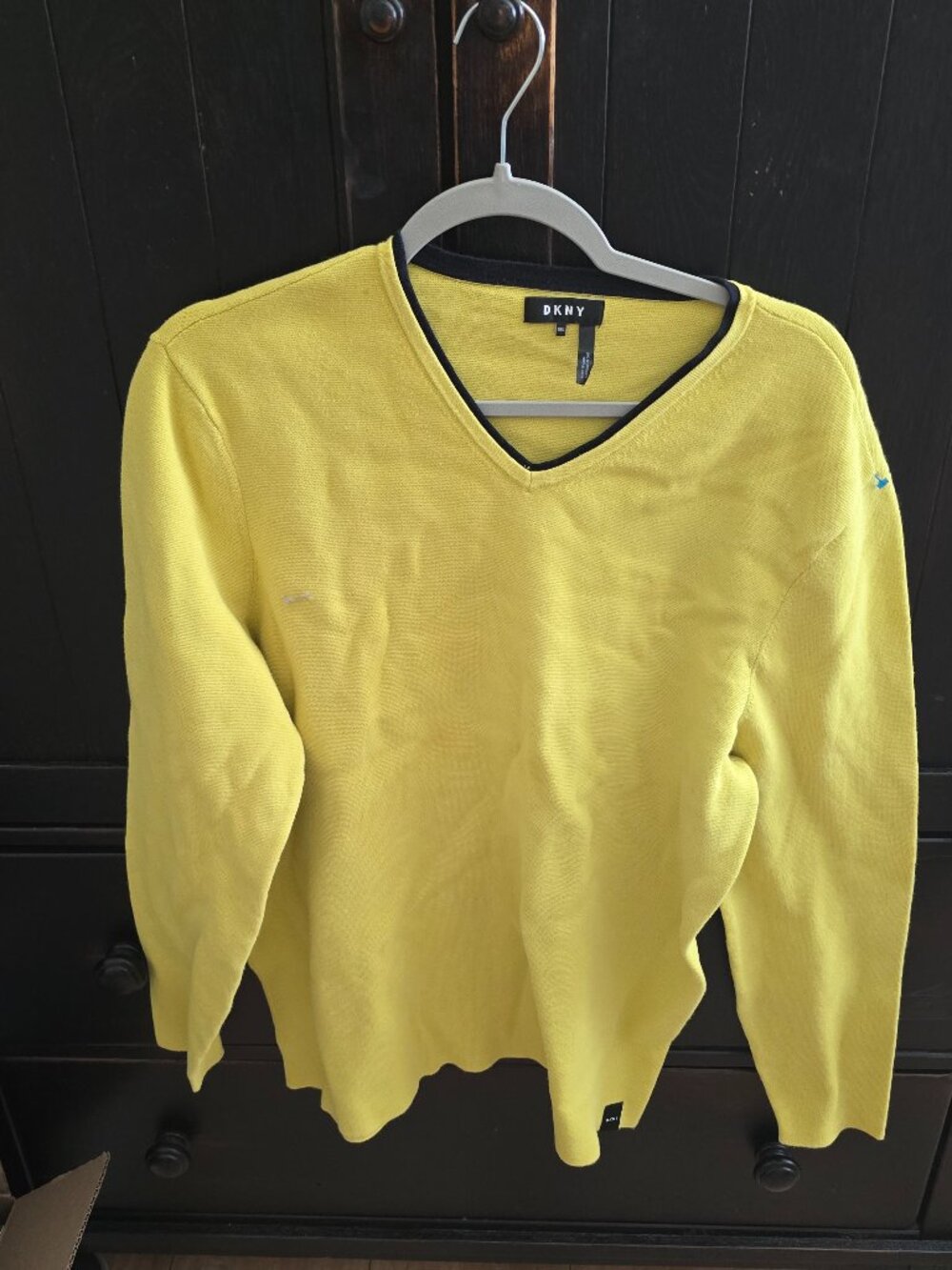 DKNY Men's V-Neck Pullover Sweater in yellow XXL 100% cotton